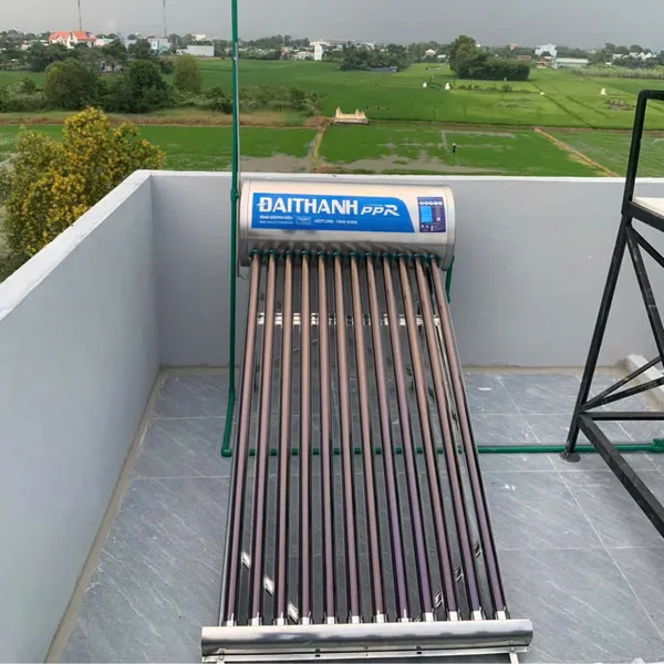 ĐÁNH GIÁ CHUYÊN SÂU MÁY NƯỚC NÓNG ĐẠI THÀNH PPR: CÓ XỨNG ĐÁNG ĐẦU TƯ? 1 Máy nước nóng năng lượng mặt trời Đại Thành PPR 130lit